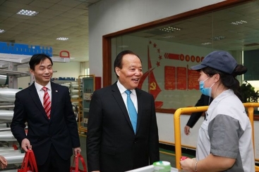 大年初一，張毓強(qiáng)總裁慰問堅守崗位員工