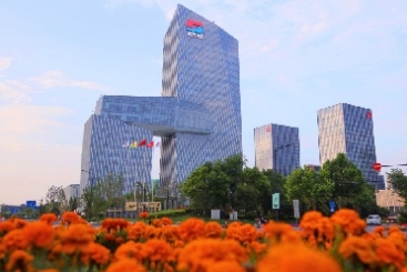 點贊！中國巨石榮登2023年玻璃纖維十大品牌榜單之首